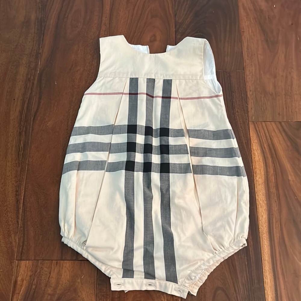 Burberry Bubble Size 6 month
